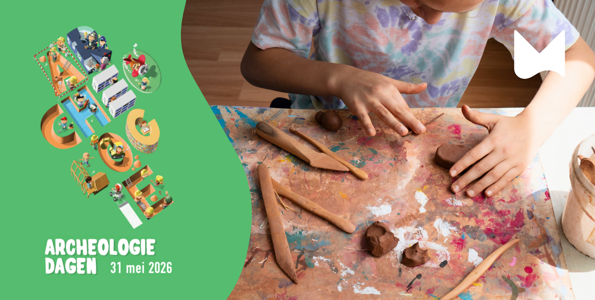 Tijdens het open atelier kunnen kids aan de tafels aanschuiven om zelf een potje te kleien en versieren