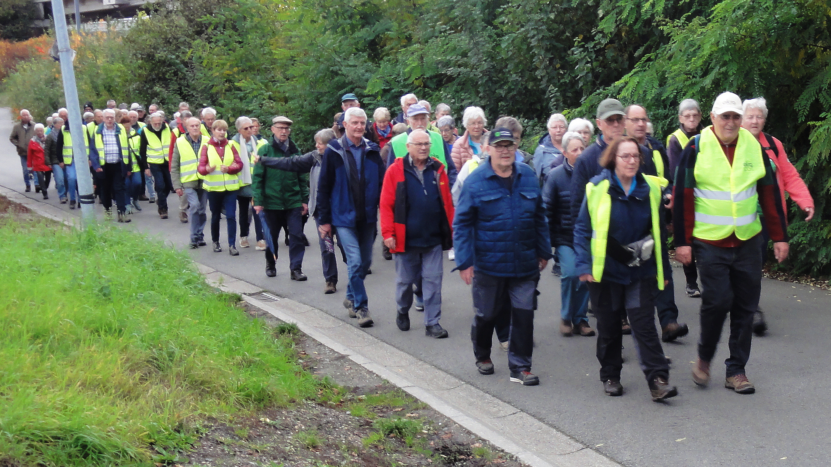 Telkens samenkomst en vertrek vanuit Muizen-Dorp. 