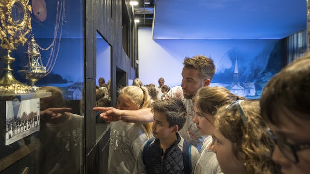 Leerlingen in de Hawaïzaal