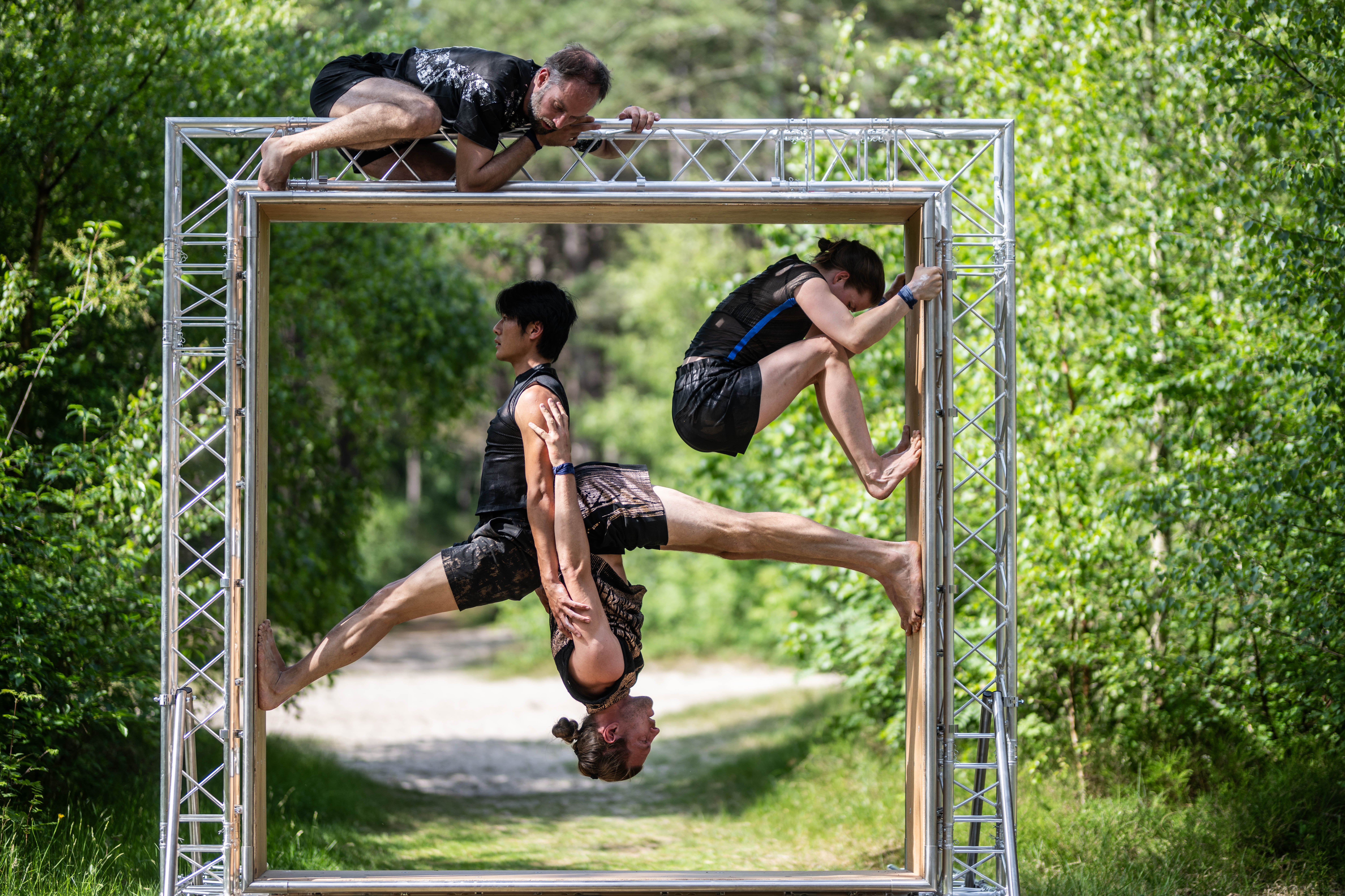 1. PRIMARY IMAGE - Frames - Not Standing_Alexander Vantournhout © Bart Grietens-11.jpg