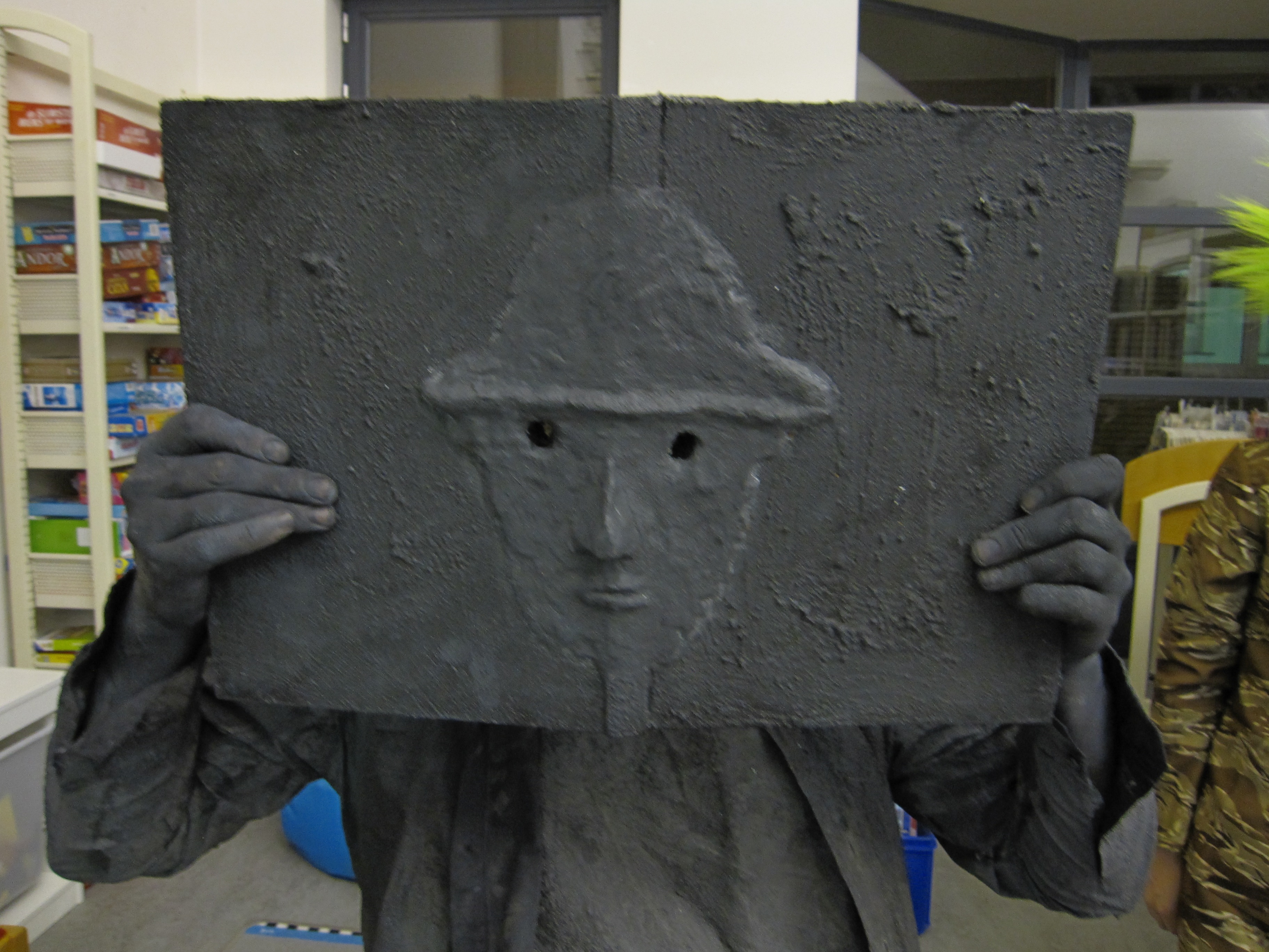 levend standbeeld in de bib