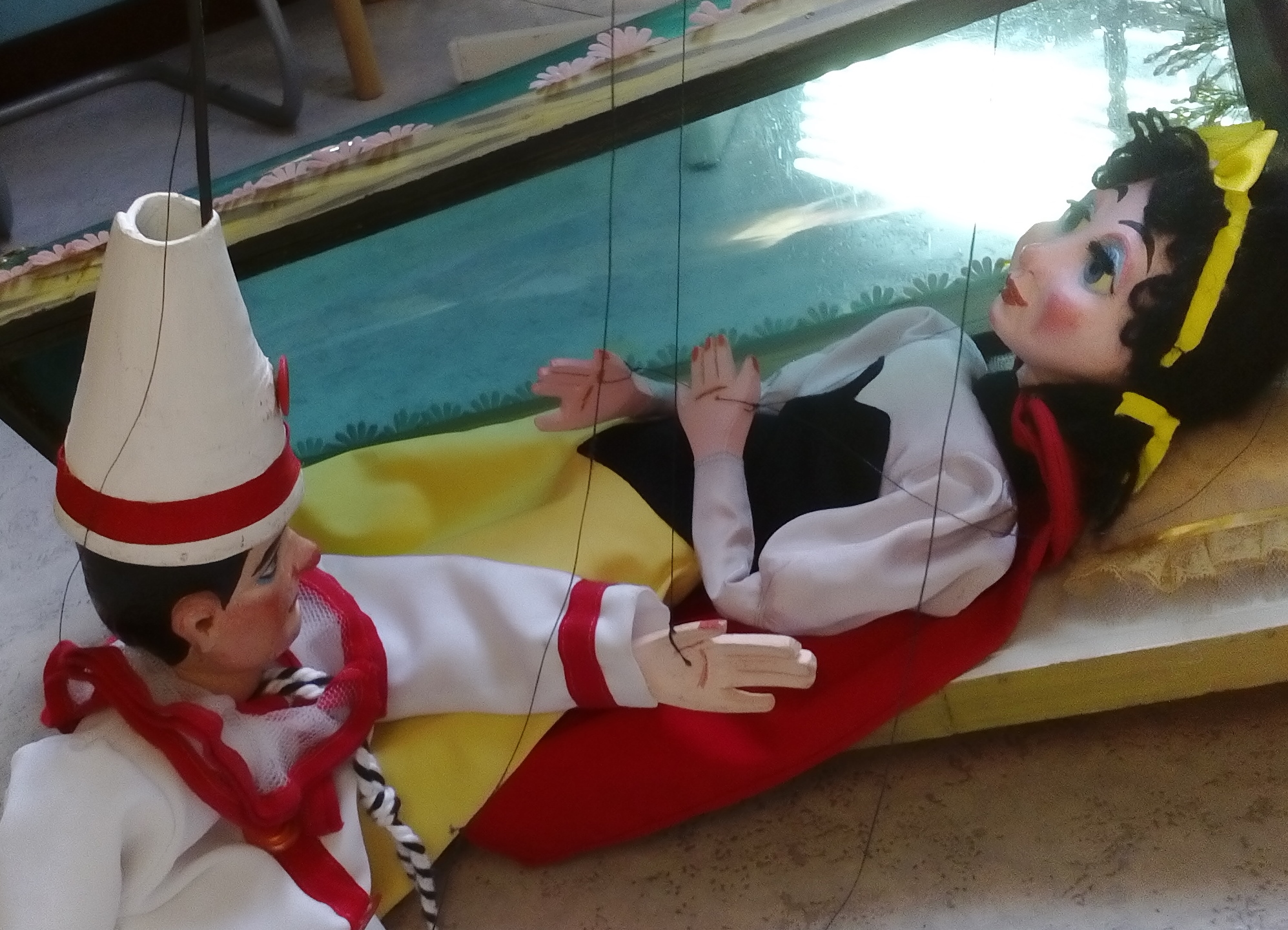 Pierke bij de kist van Sneeuwwitje