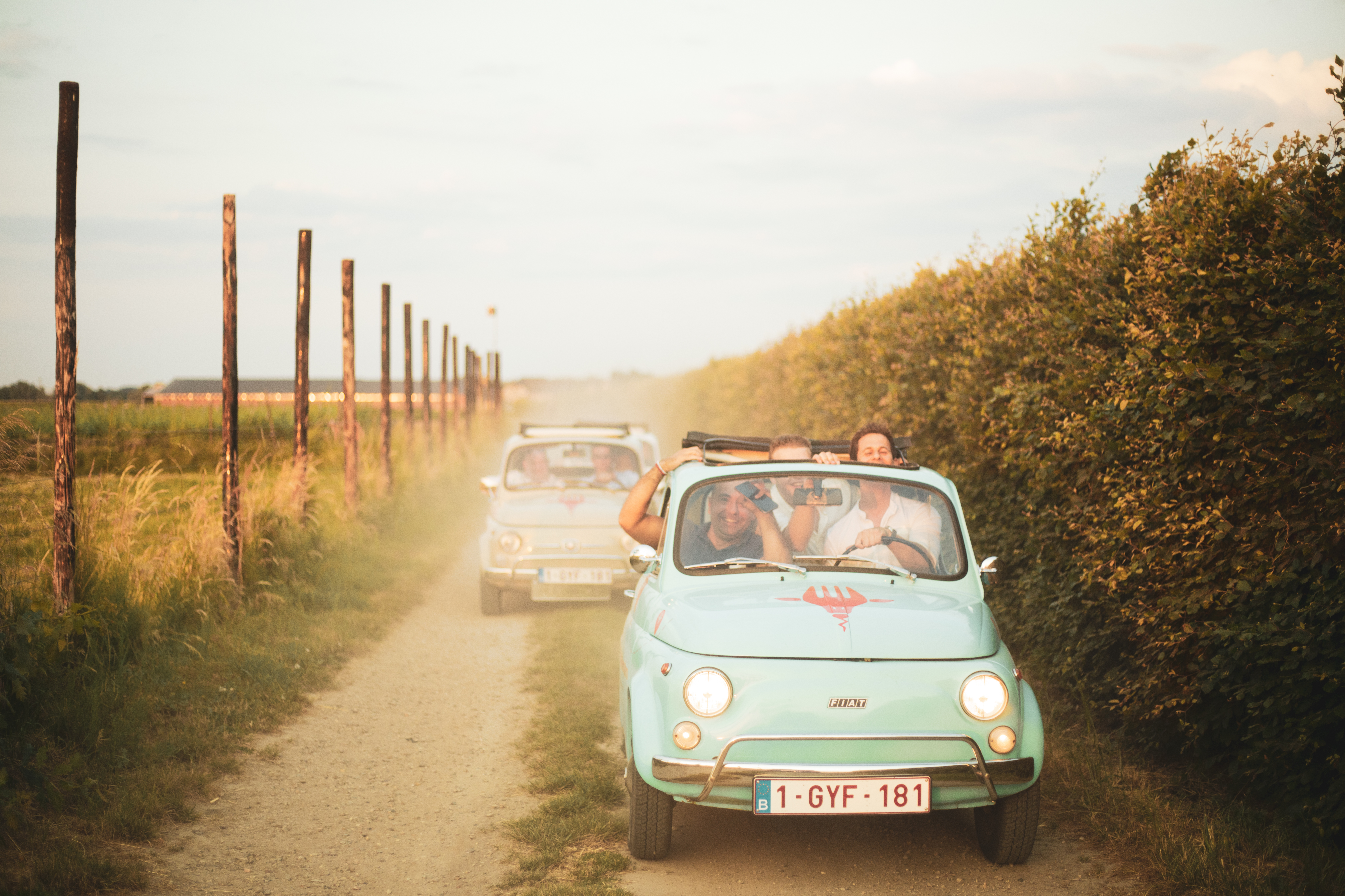 Met een vintage Fiat 500 door de bloesems!