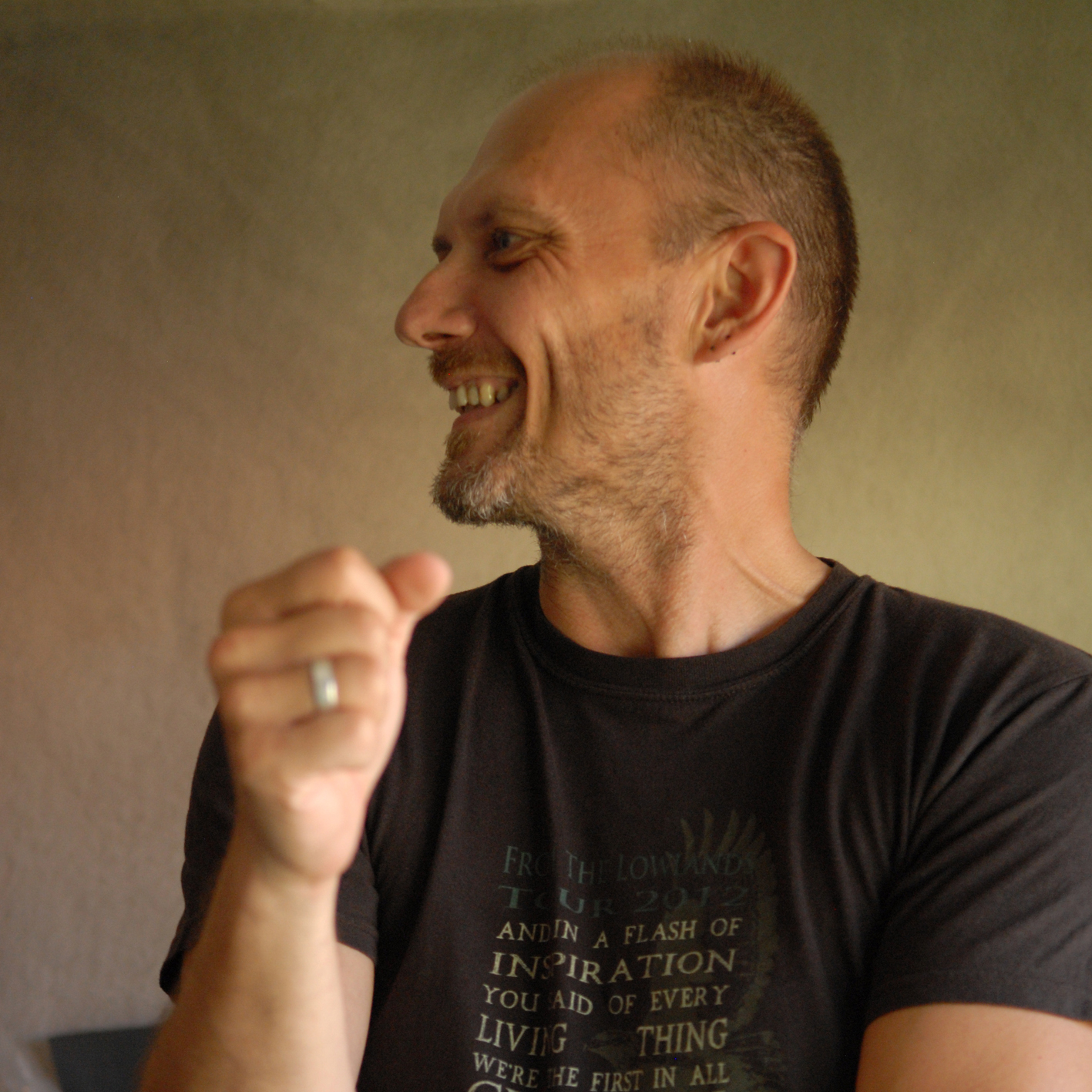 Marc Terreur is auteur voor kinderen, jeugd en volwassenen; hij dicht op podium en papier.