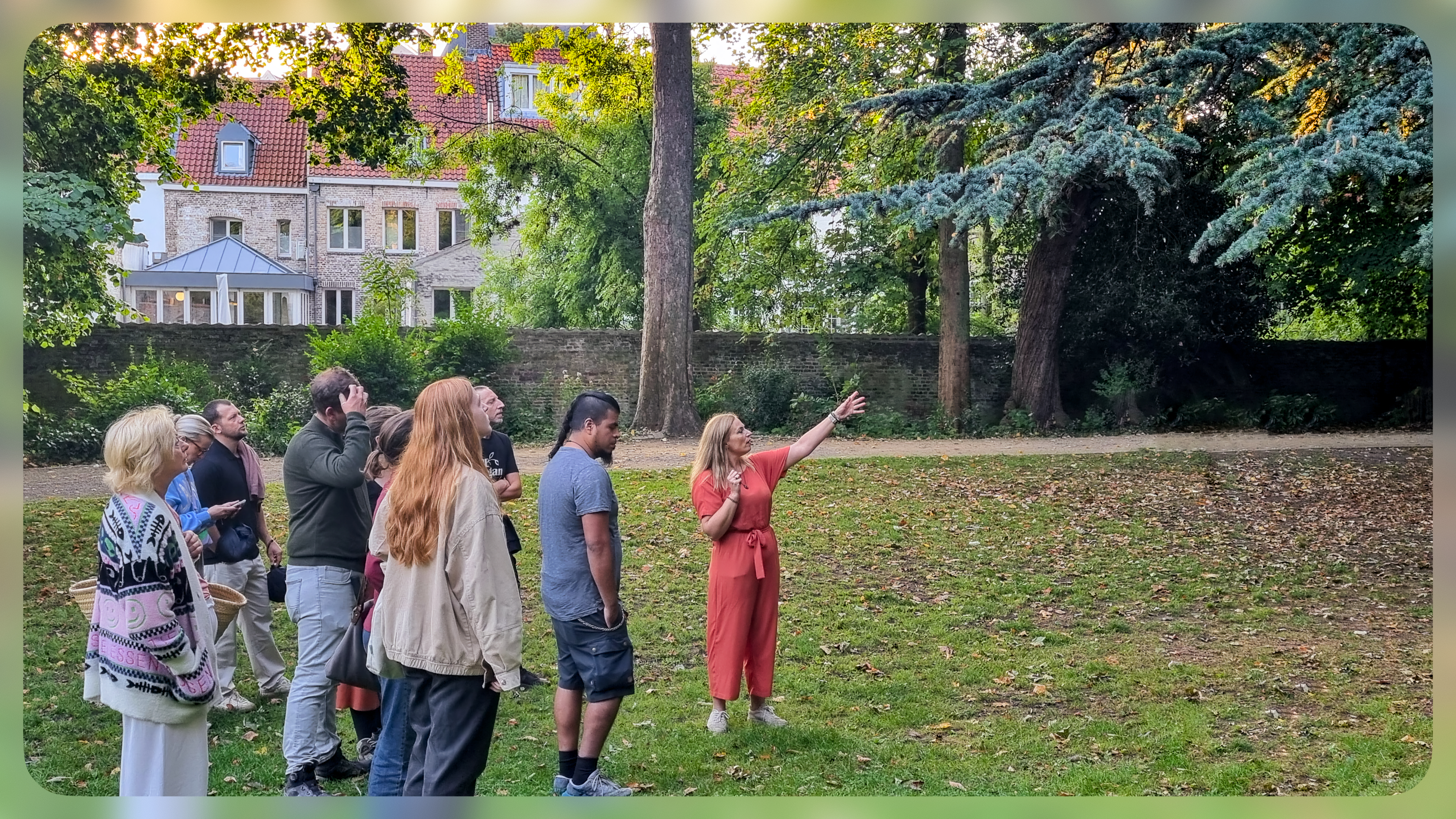 Kruidenvrouw Katrien Cattoor vertelt over de symboliek van de Libanon ceder