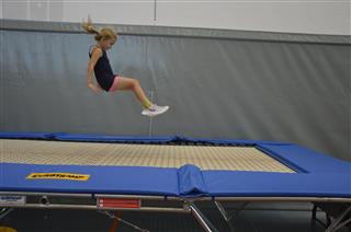 KIND OP TRAMPOLINE