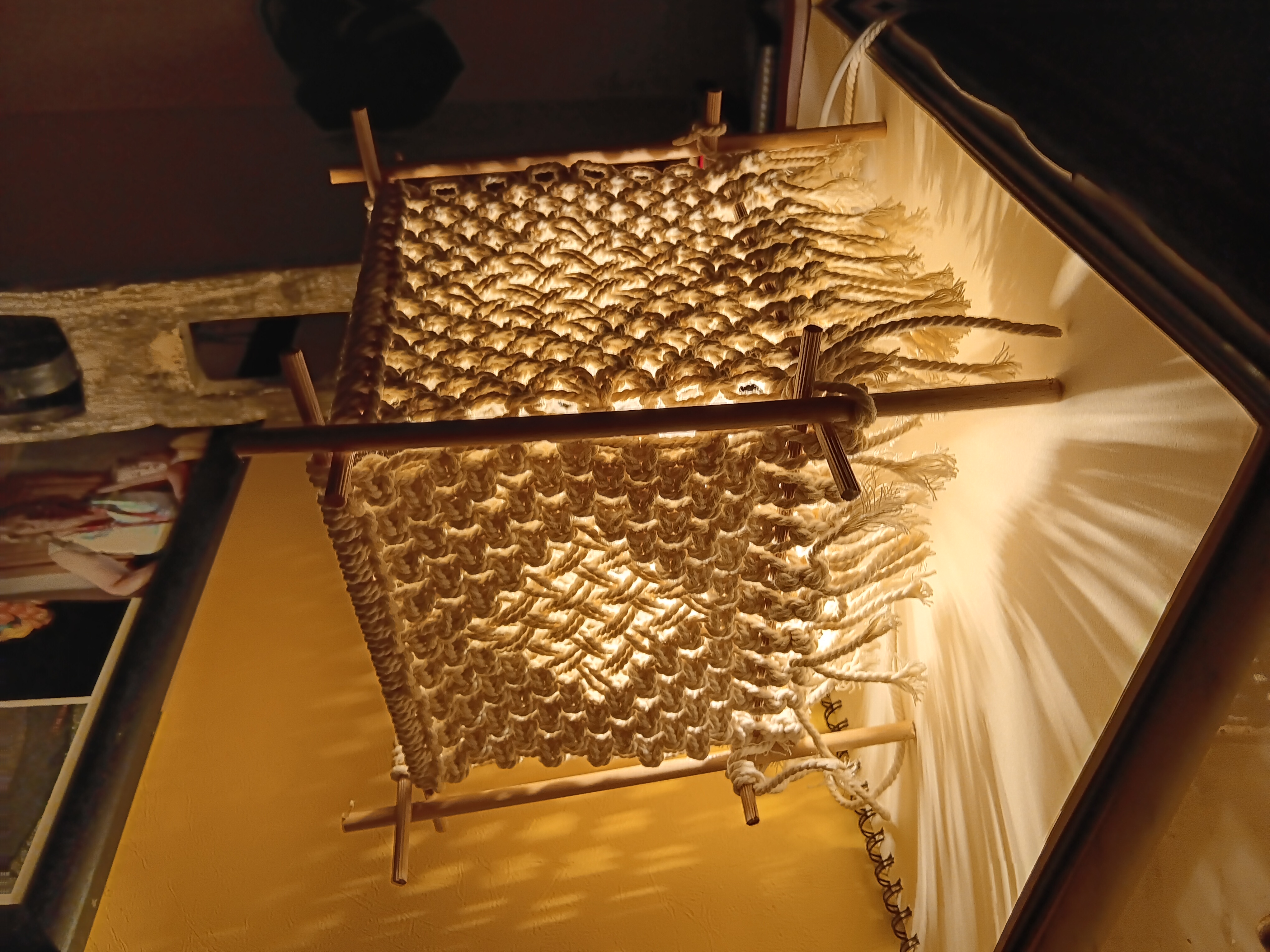 Sfeerlichtje in hout en macramé