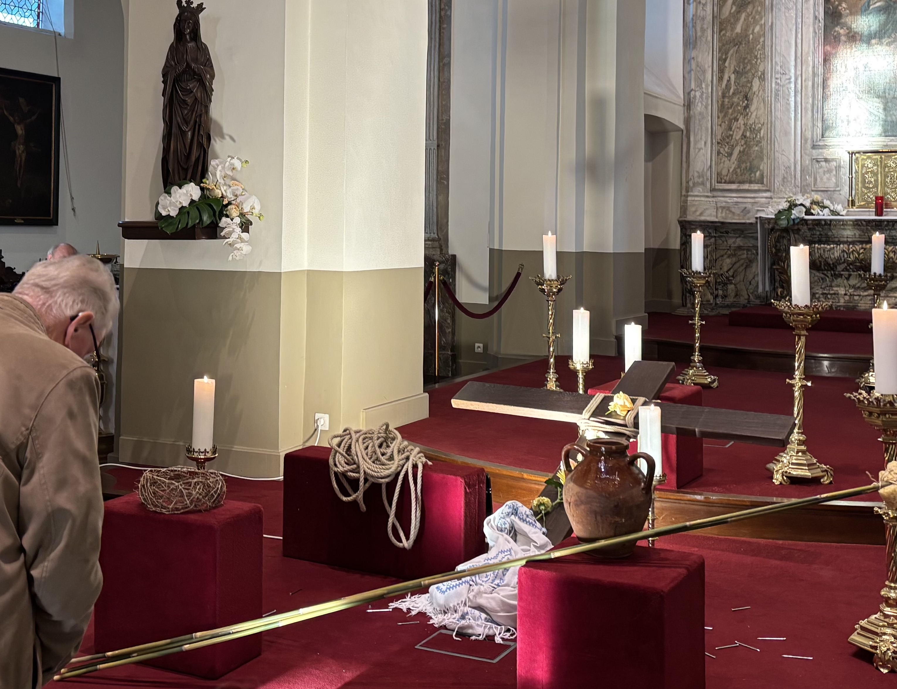 Kruishulde in de kerk van Latem