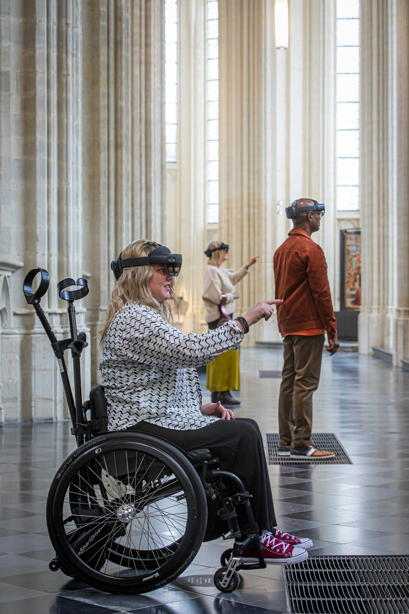 Bezoekers in de Sint-Pieterskerk van Leuven