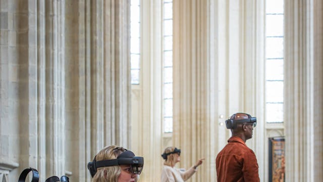 Bezoekers in de Sint-Pieterskerk van Leuven