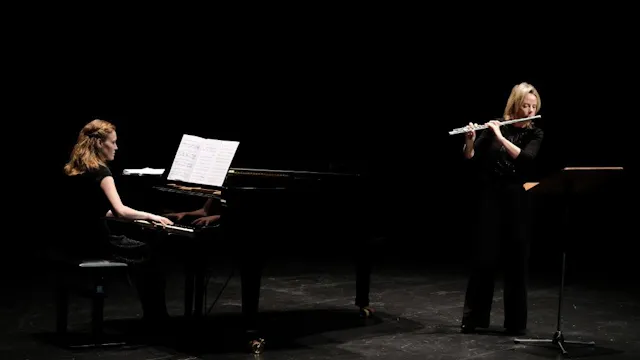 Krissie de Waard op piano