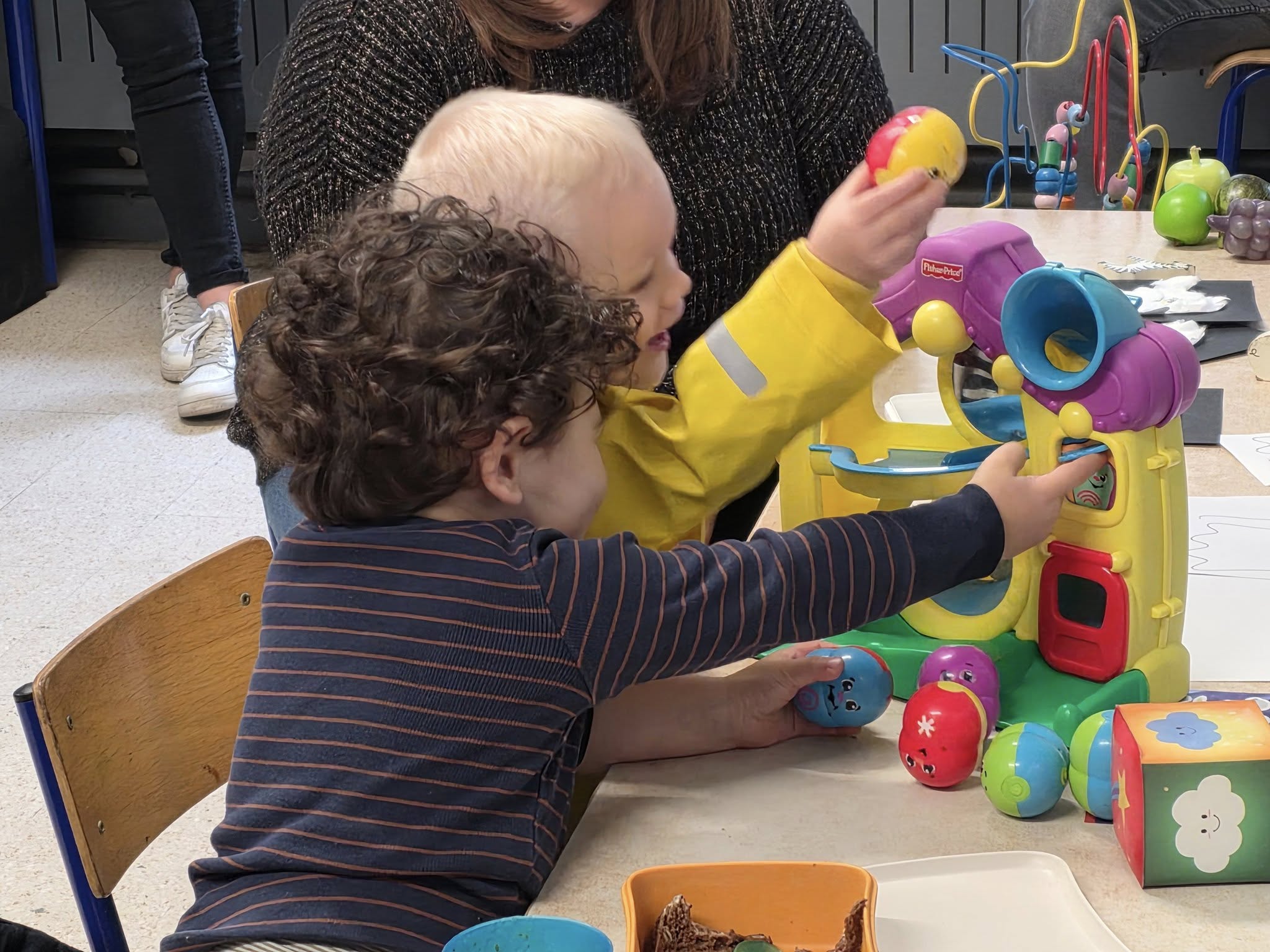 Kinderen spelen + ouders babbelen = speelbabbel