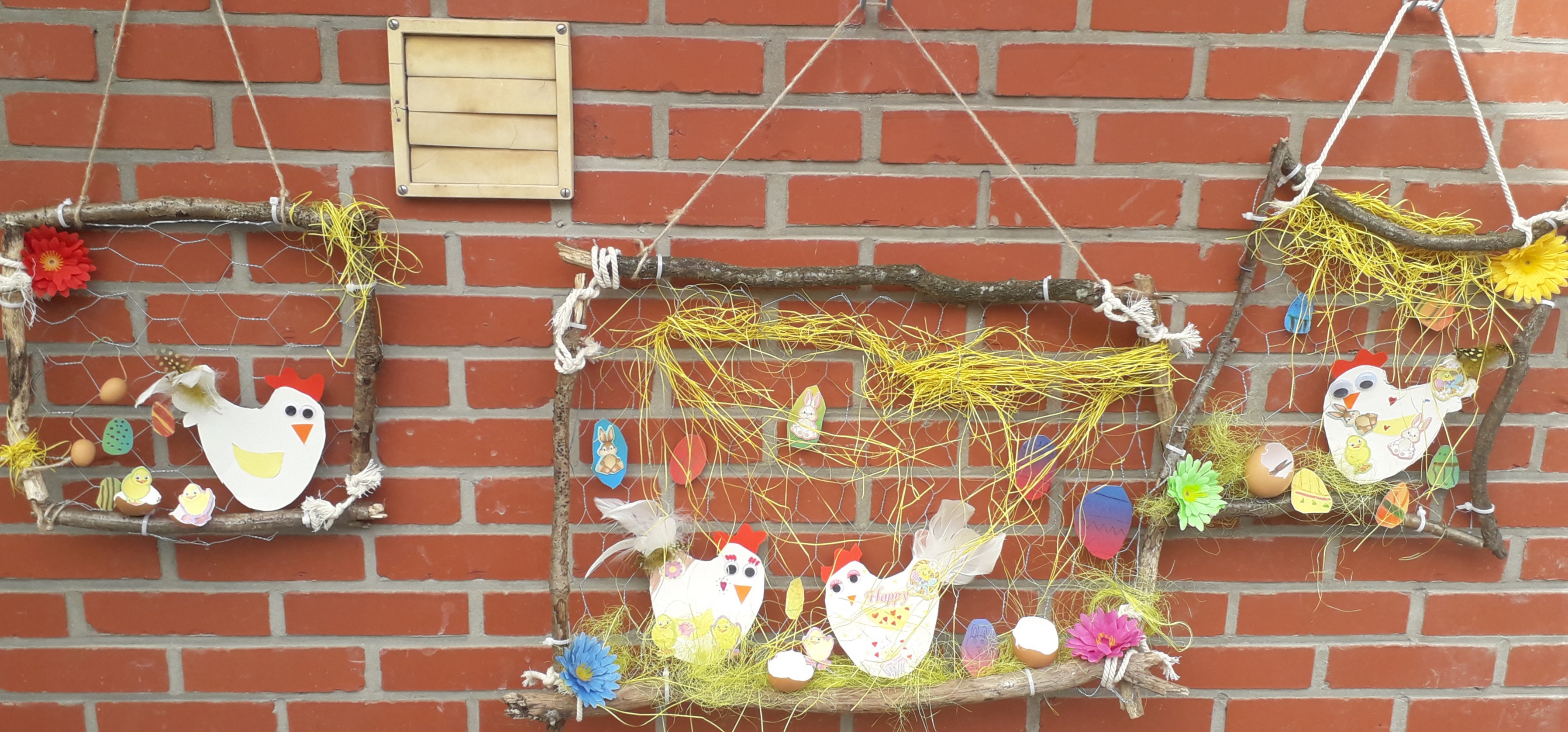 Kippendraad versierd