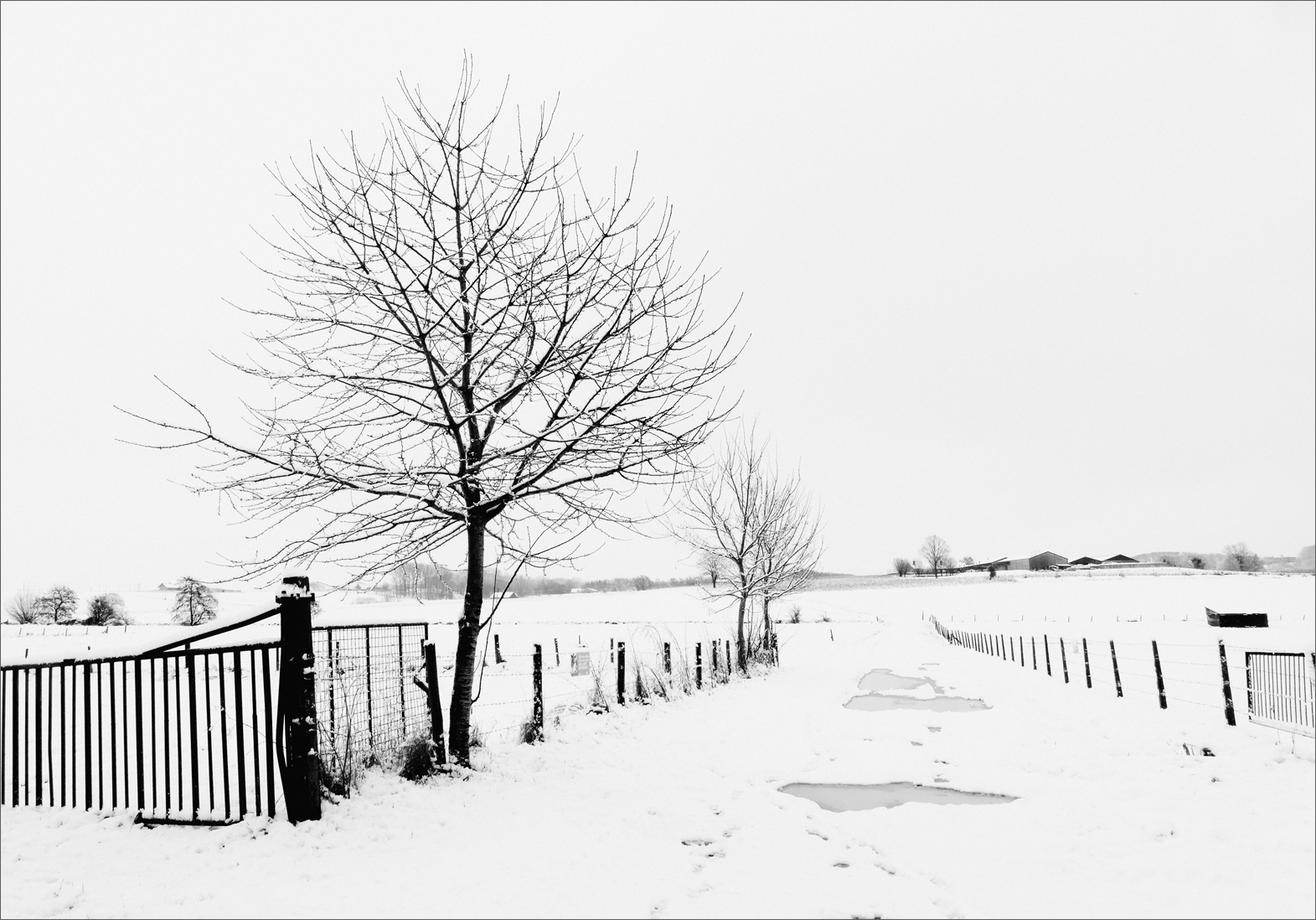 tussen aardeweg en beek, tussen meers en glooiing