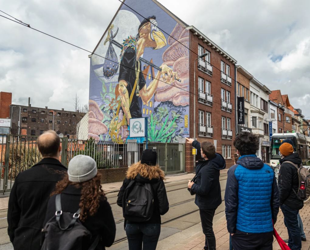 Wallin' street art tour: ga mee op deze tocht samen met een ervaren gids en graffiteur uit de Gentse Graffitiscene en leer de verhalen van de artiesten kennen én hoe hun creaties tot stand kwamen.