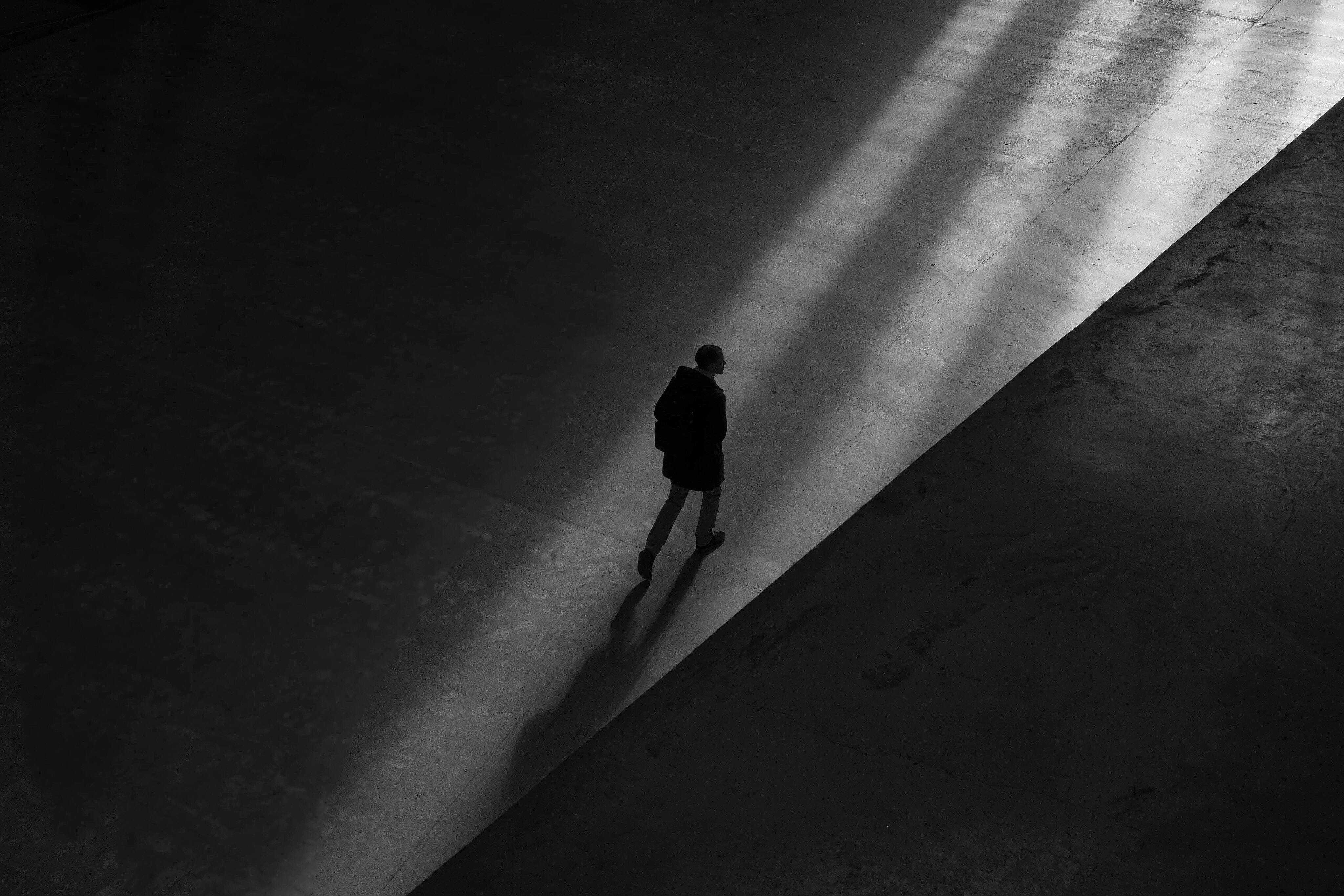 Introversie: Hoe blijf ik bewust van mezelf in een extraverte wereld?