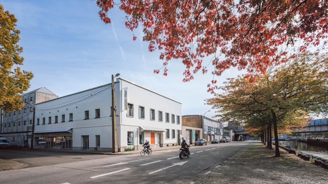 NW, Open Huis voor Hedendaagse Kunst en Film, ingang aan de Josse Ringoirkaai te Aalst
