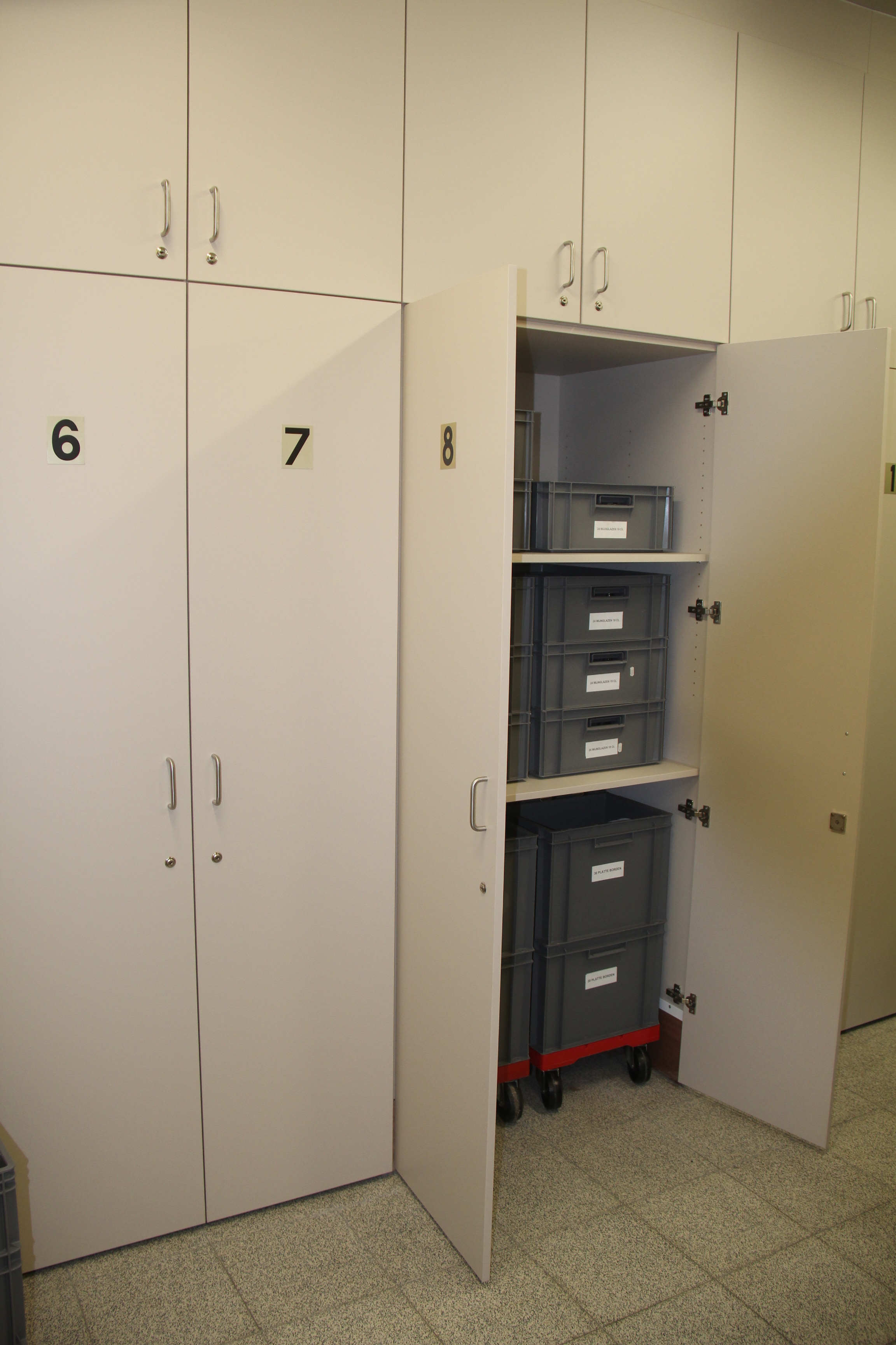 Gildenzaal Schaffen : zicht op grote ( gedeeltelijk ) en kleine zaal