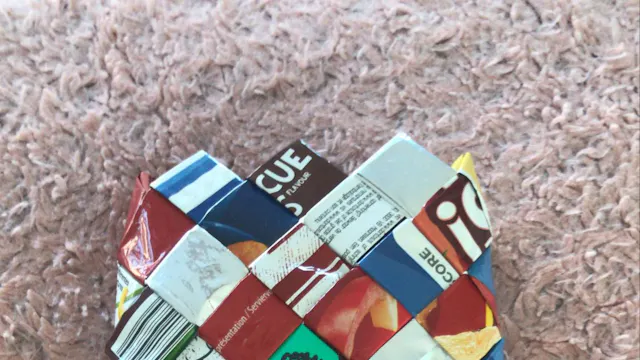 Frontaal zicht van de geweven etui