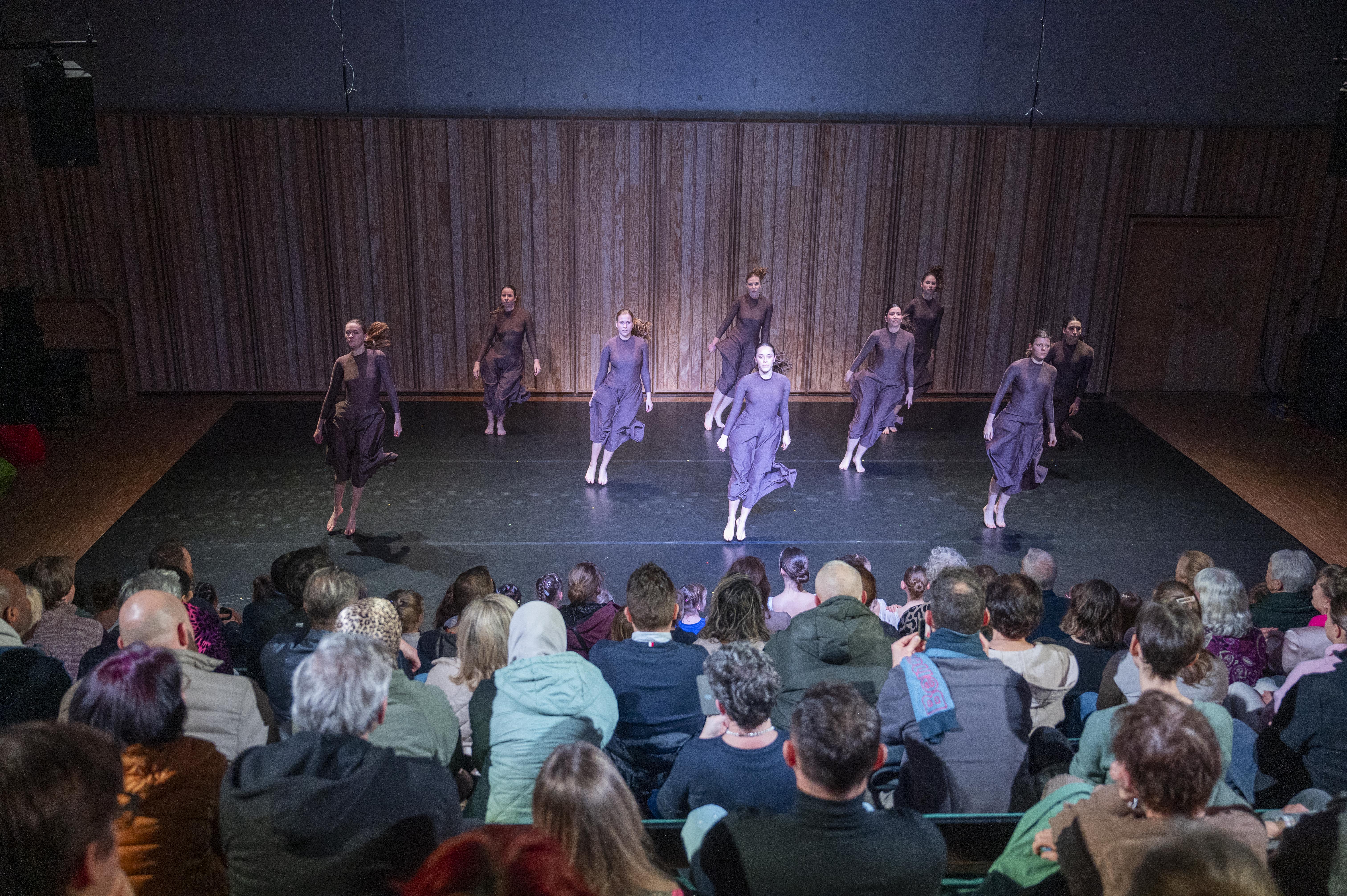 Dansers van de SAMWD op de Dag van de Academies