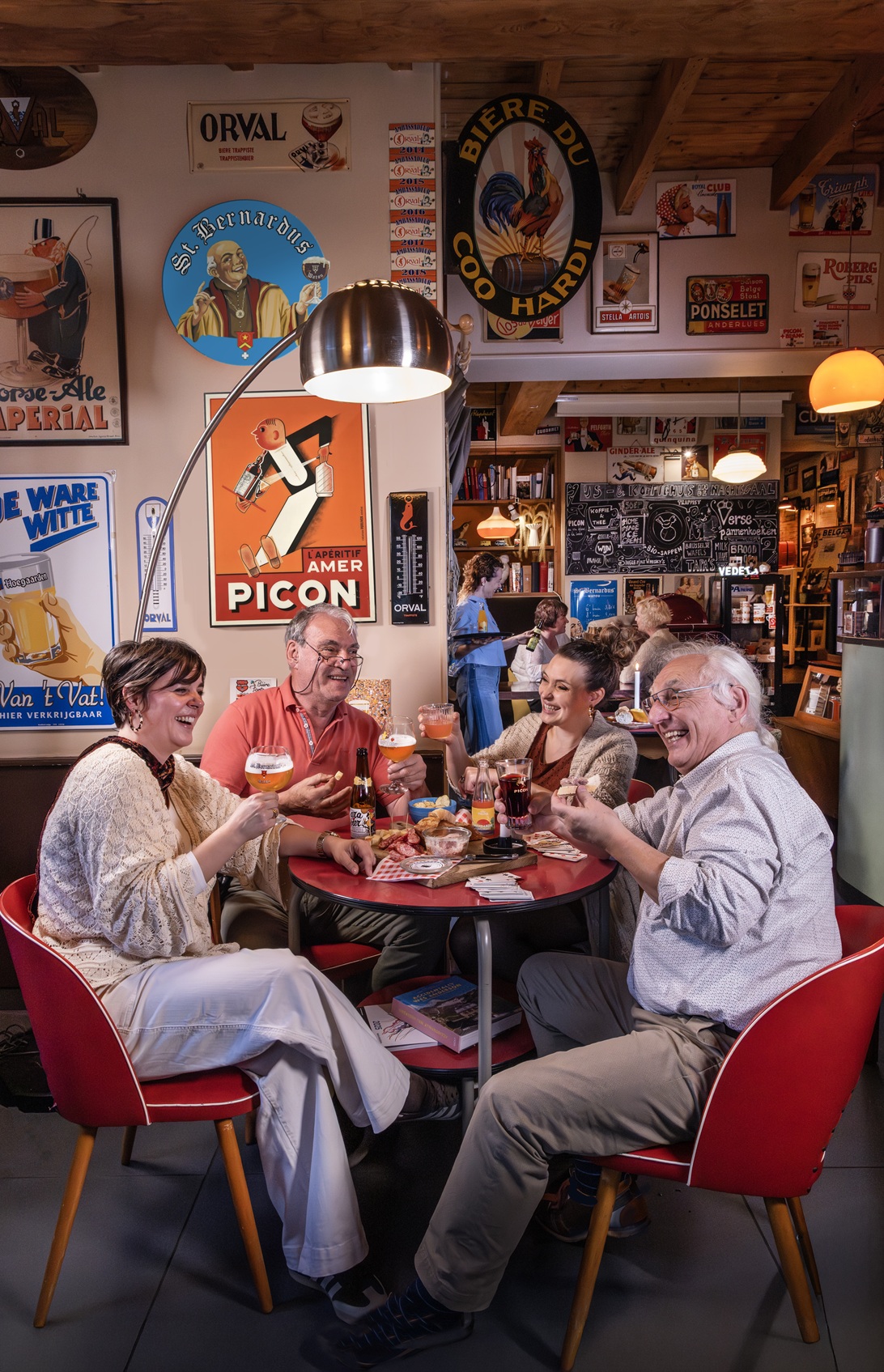 WESTTOER CAMPAGNEBEELD VOLKSCAFES 2026 © Jan D’Hondt Ateljé D