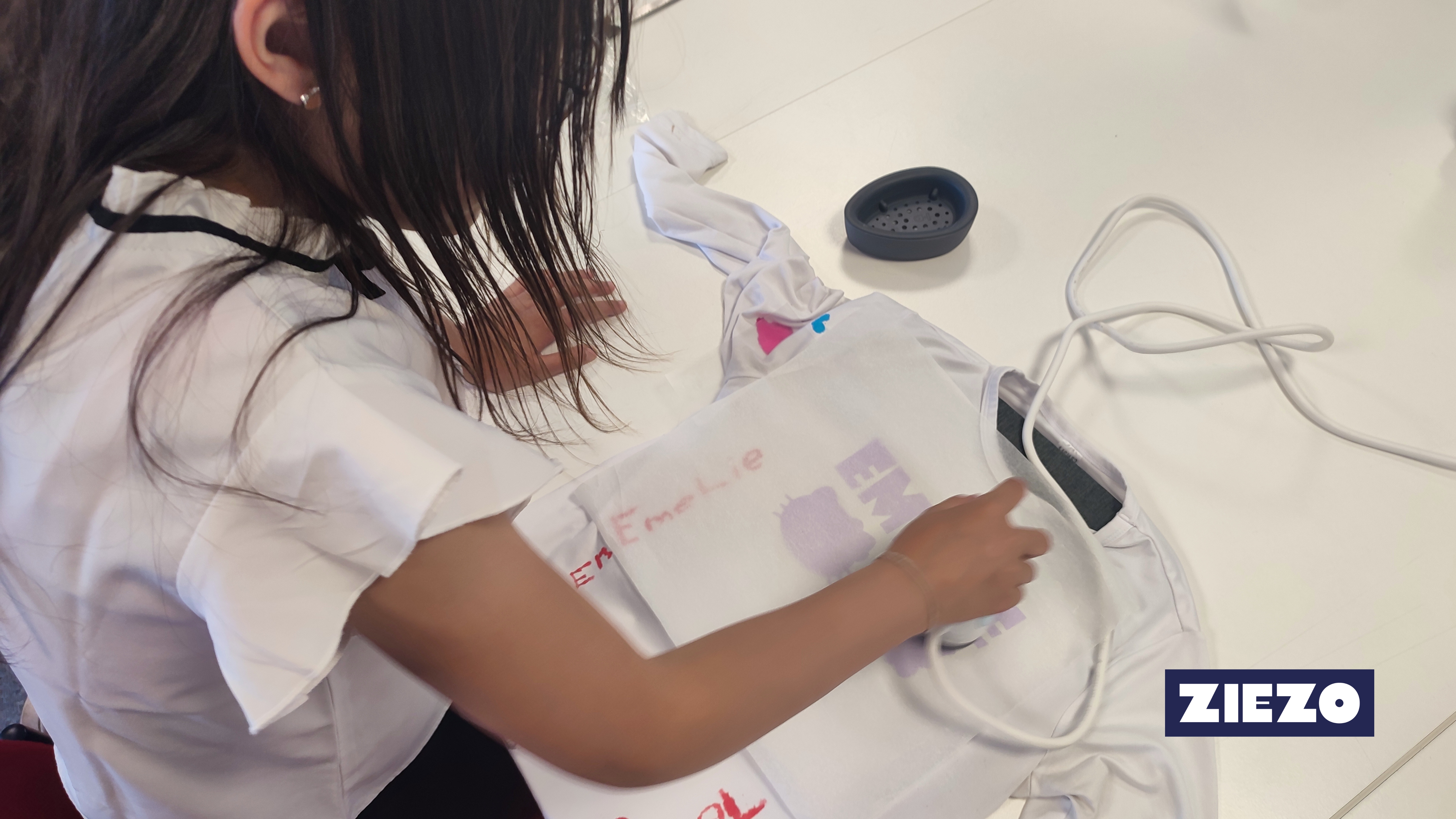 Ontwerp op textiel strijken