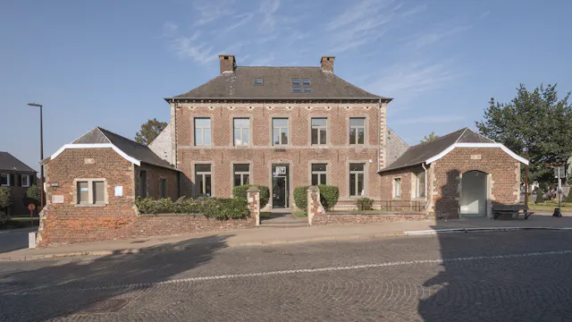 LKFF is gelegen te Hoogstraat nr 1 in Beersel, een oude pastorij gebouwd in 1871
