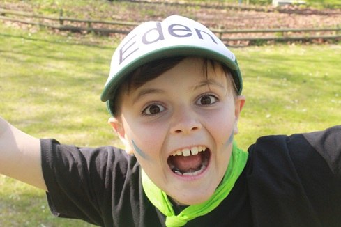 SPRING OP JE ZADEL, WANT DEZE WEEK STAAN WE AAN DE START VAN ONZE EIGEN TOUR DE FRANCE! WE TREKKEN VAN ETAPPE NAAR ETAPPE, TESTEN ONZE BEHENDIGHEID EN WERKEN SAMEN ALS EEN ECHT WIELERTEAM. ONDERWEG OEFENEN WE ONZE SNELHEID, KRACHT EN TEAMSPIRIT MET LEUKE OPDRACHTEN EN UITDAGINGEN. NATUURLIJK HOORT OOK EEN VERDIENDE RUSTPAUZE MET WAT VERFRISSING ERBIJ. AAN HET EINDE VAN DE WEEK KORNEN WE ONZE KAMPIOEN VAN HET PELOTON. 
