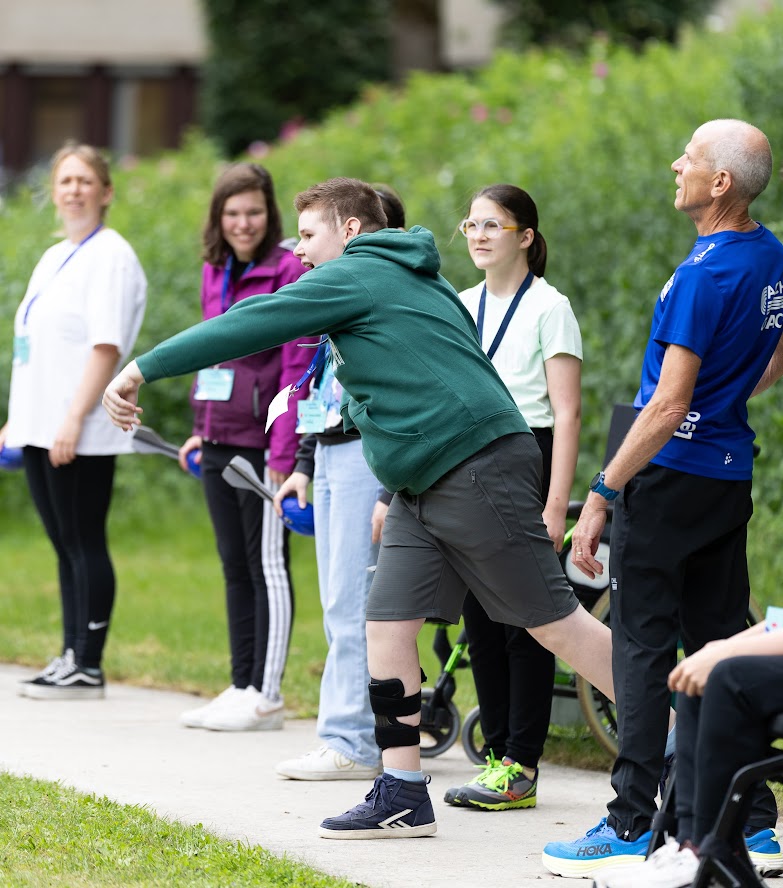 Er worden verschillende sporten aangeboden waaronder ook atletiek.