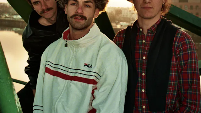 Na elk hoekje van België op stelten gezet te hebben, staat CESAR SUN klaar om hun langverwachte debuutalbum de wijde wereld in te sjotten en geloof ons, daar moet je bij zijn.