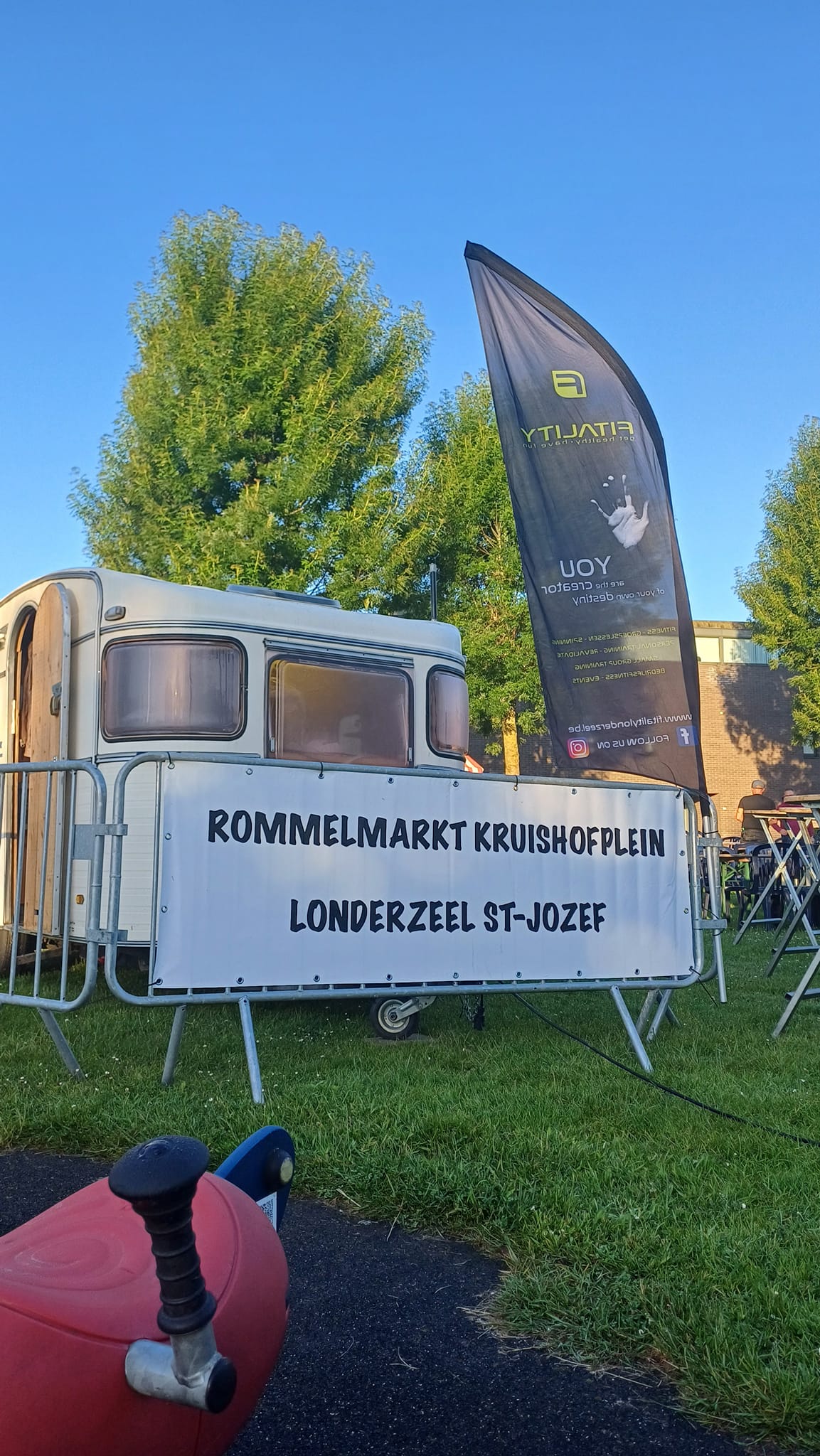 7de Rommelmarkt Kruishofplein tvv een goed doel