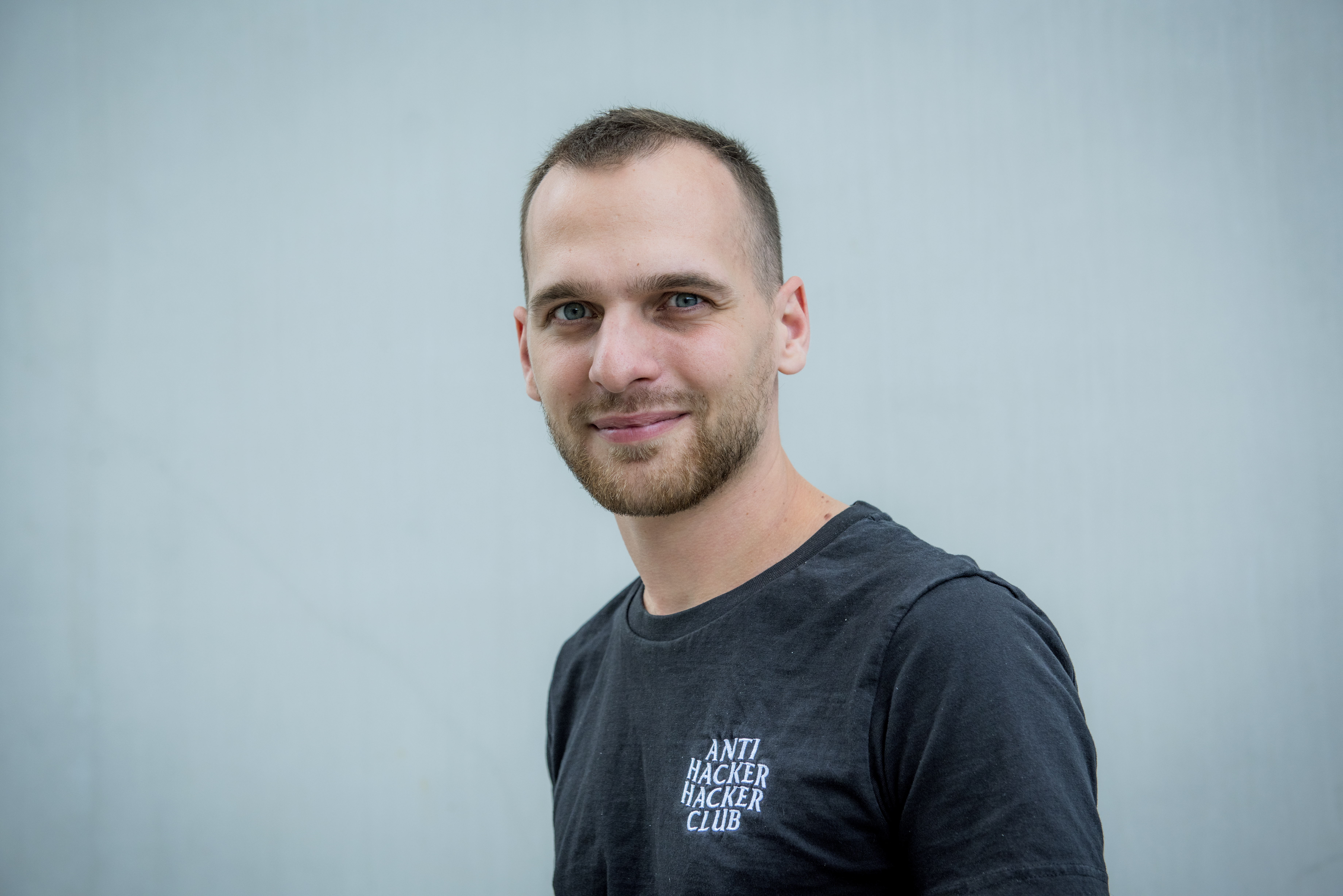 Inti De Ceuckelaire licht toe wat hacken is. 