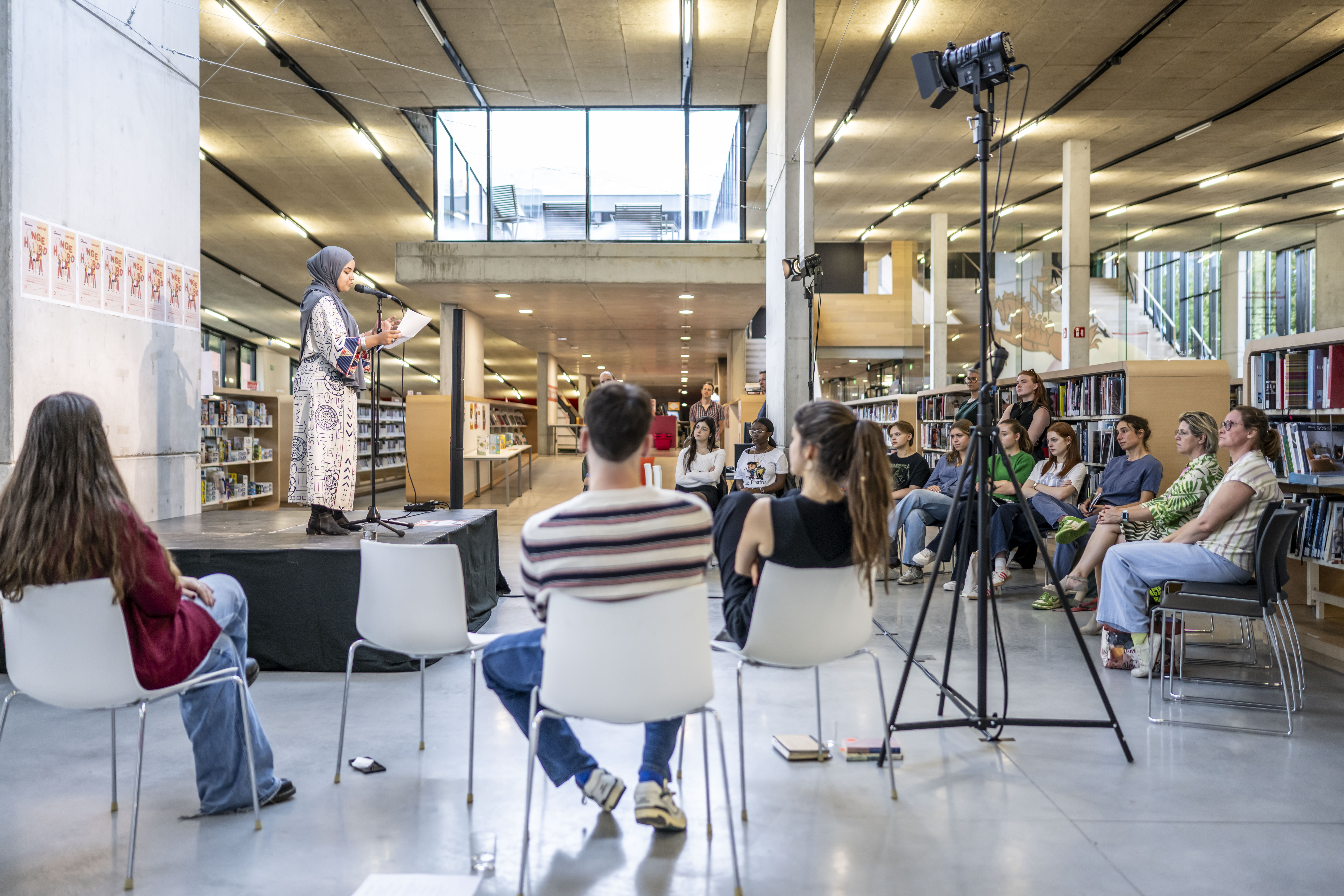 Ongehoord, jong schrijverscollectief geeft het stadsdichterschap een nieuwe stem.