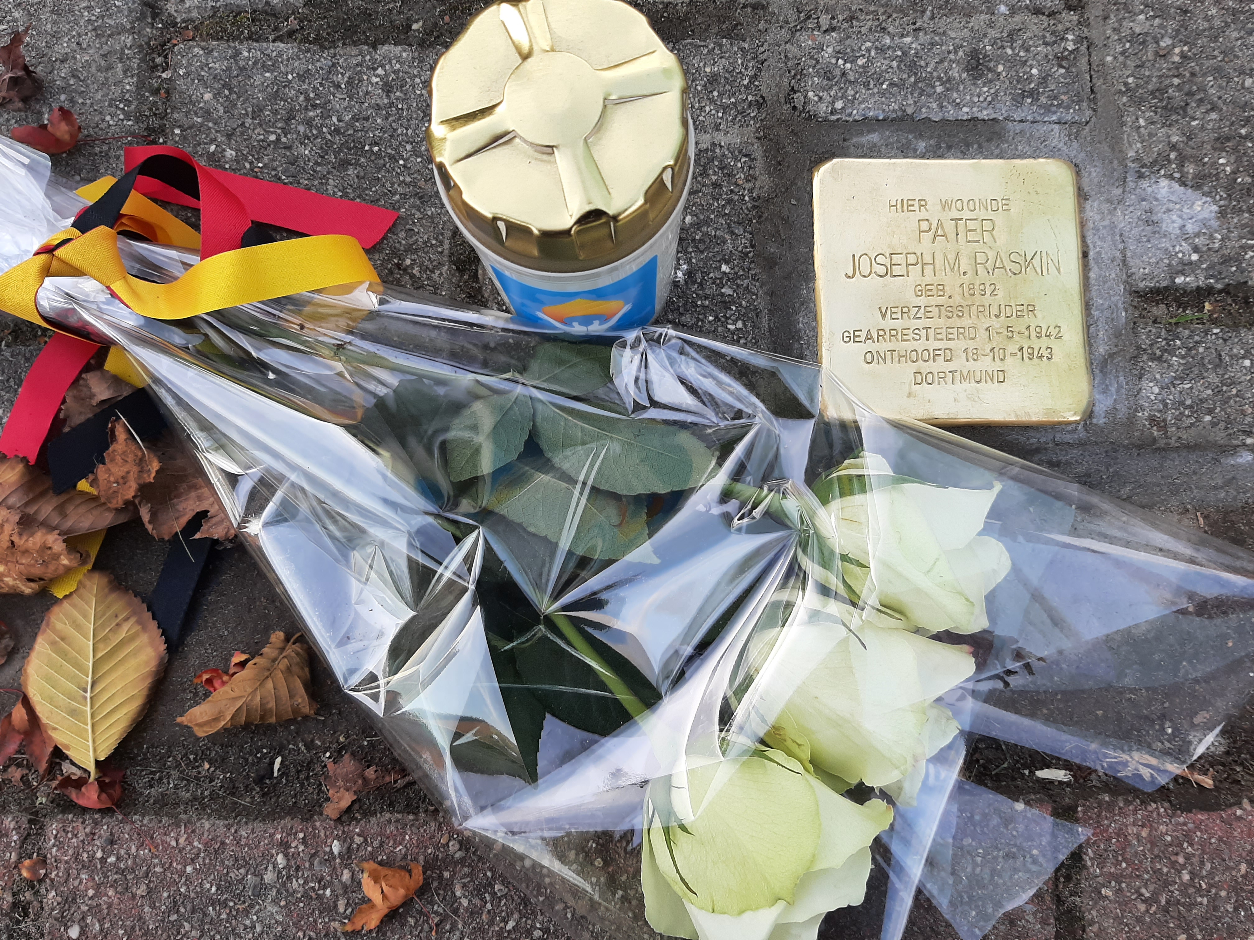 Struikelsteen voor Pater Joseph M. Raskin