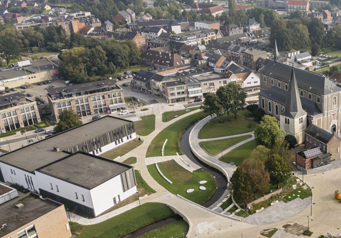 Dronebeeld van de opengelegde Roosterbeek in Zonhoven