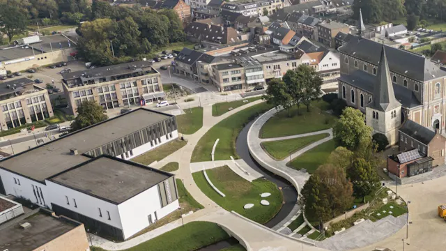Dronebeeld van de opengelegde Roosterbeek in Zonhoven